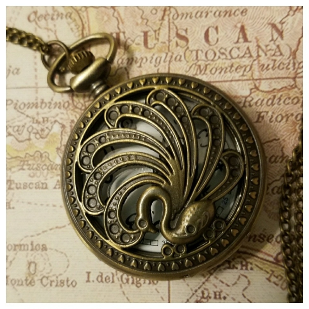 🌻Peacock pocket watch